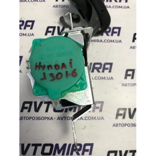 Ремень безопасности задний левый Hyundai i30 2007-2012 898102R000